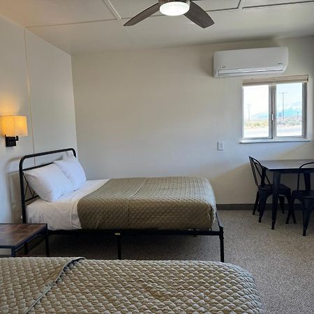 Eastern Sierra Motor Lodge Индипендънс Екстериор снимка