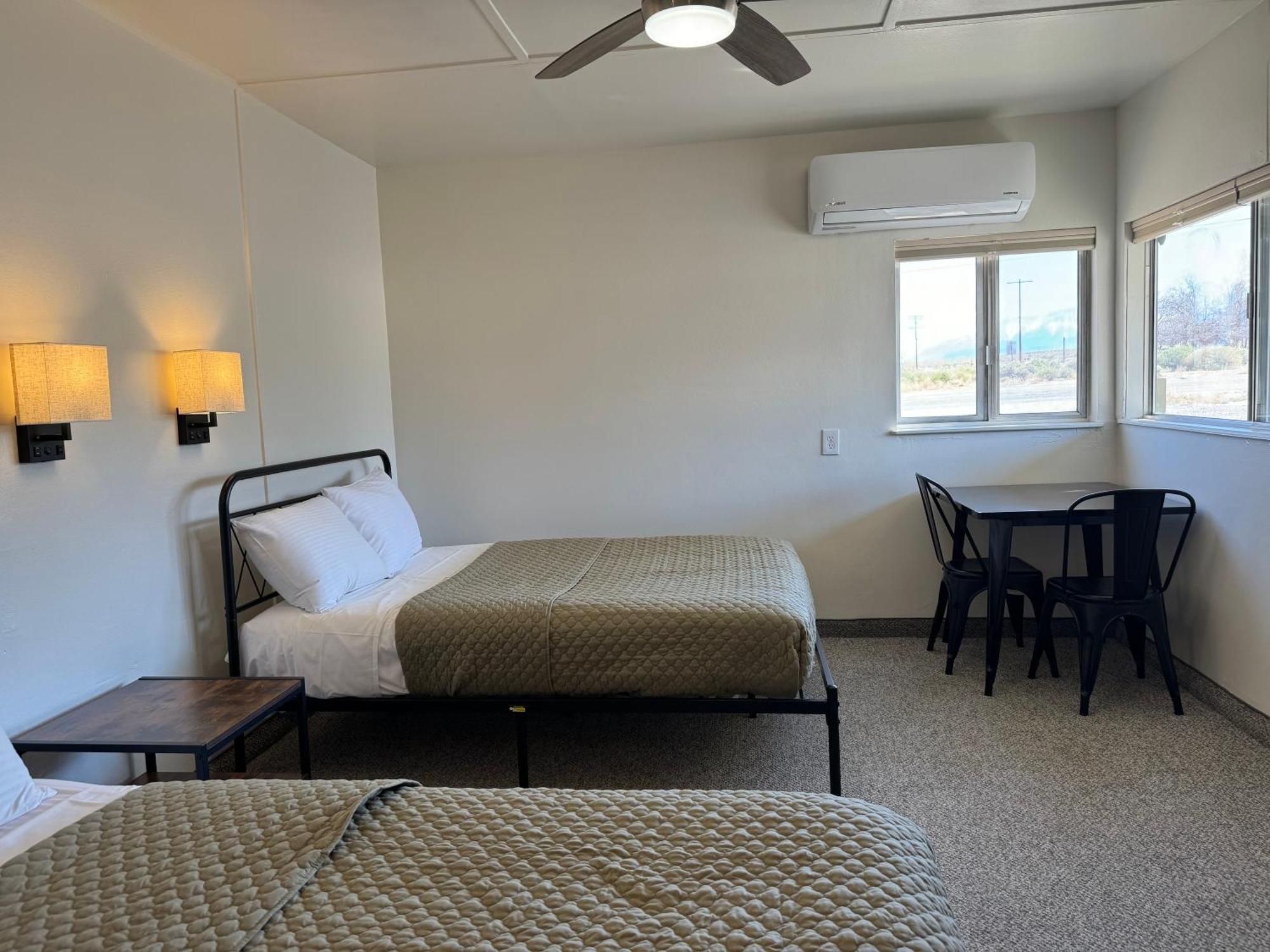 Eastern Sierra Motor Lodge Индипендънс Екстериор снимка