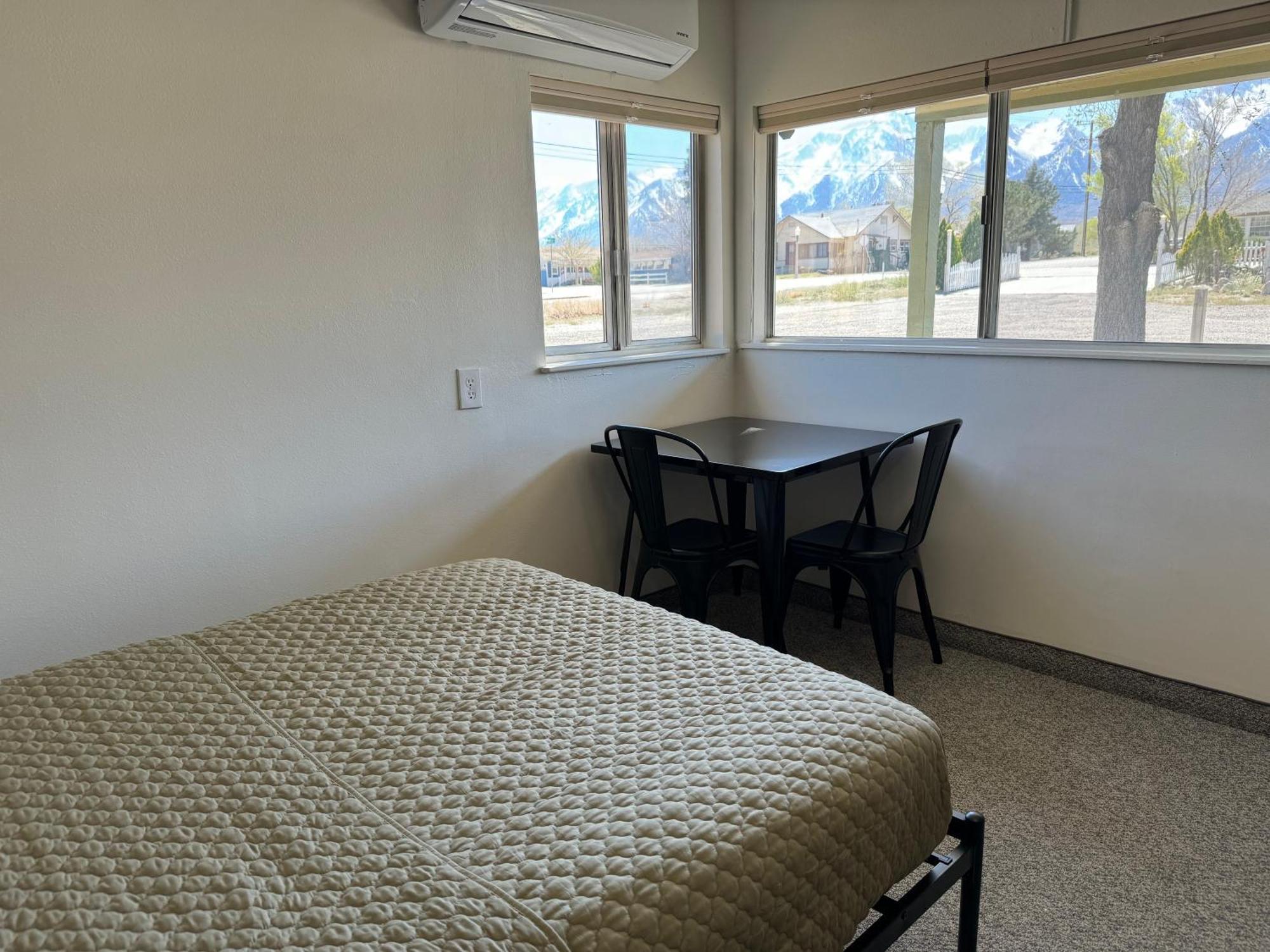 Eastern Sierra Motor Lodge Индипендънс Екстериор снимка