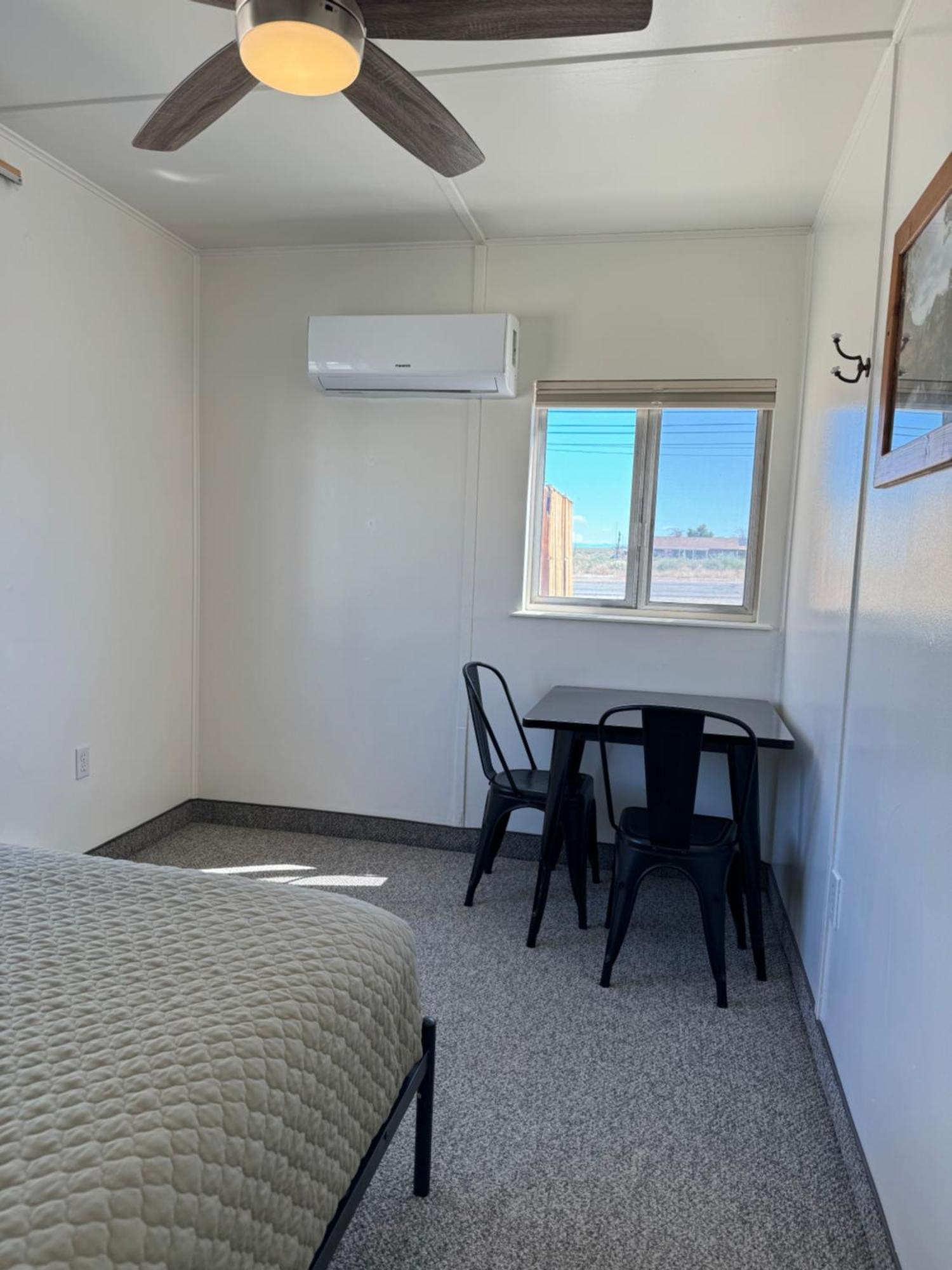 Eastern Sierra Motor Lodge Индипендънс Екстериор снимка