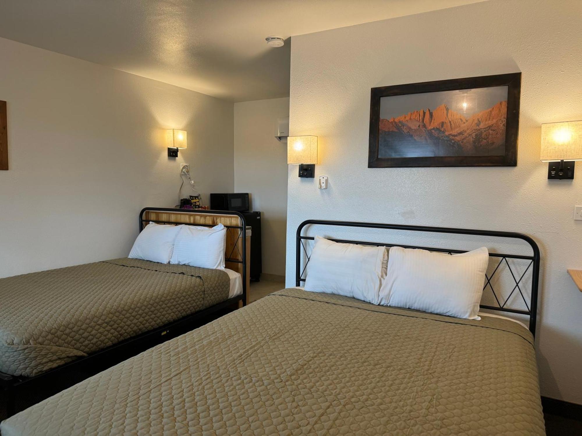 Eastern Sierra Motor Lodge Индипендънс Екстериор снимка