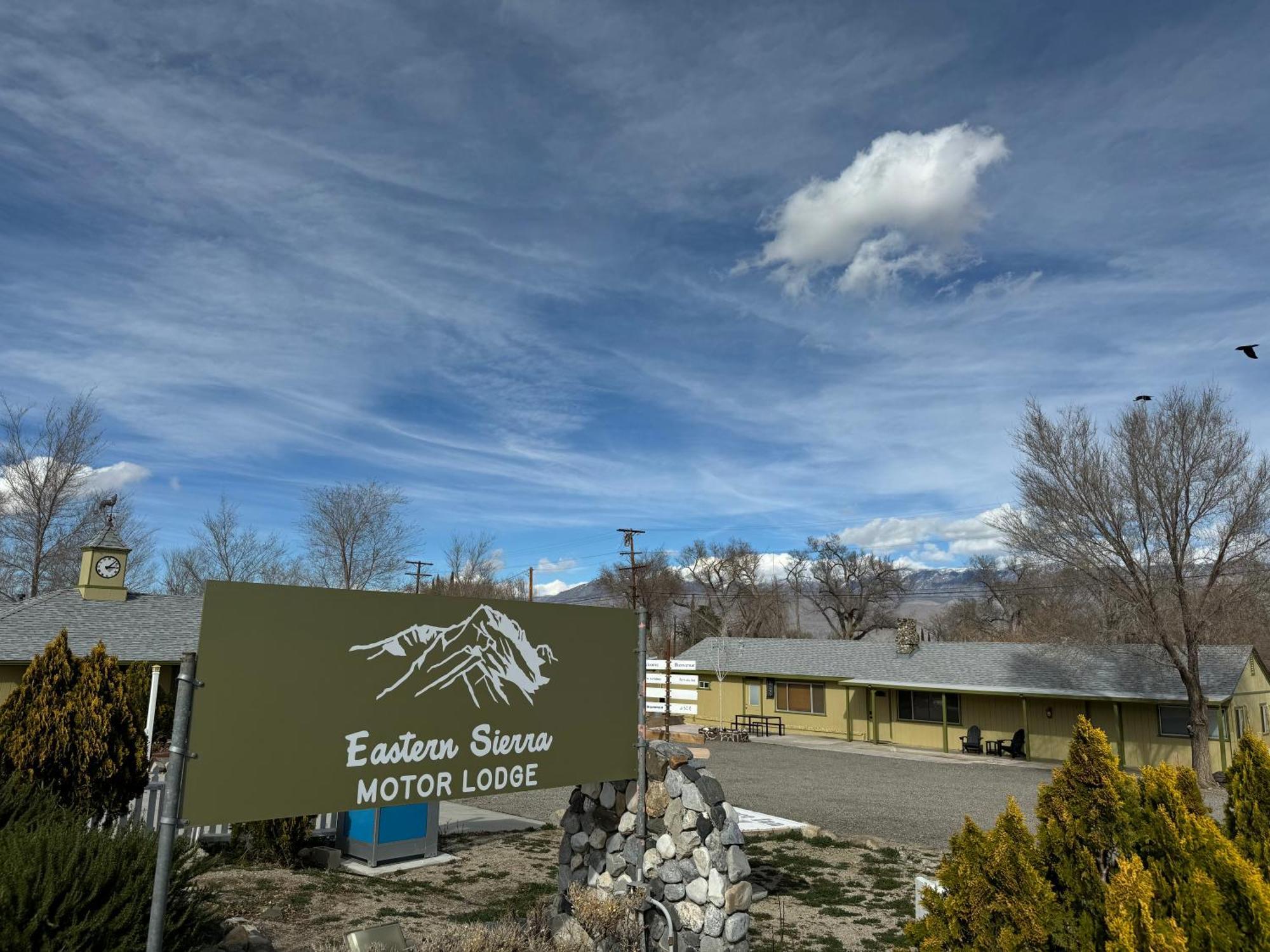 Eastern Sierra Motor Lodge Индипендънс Екстериор снимка