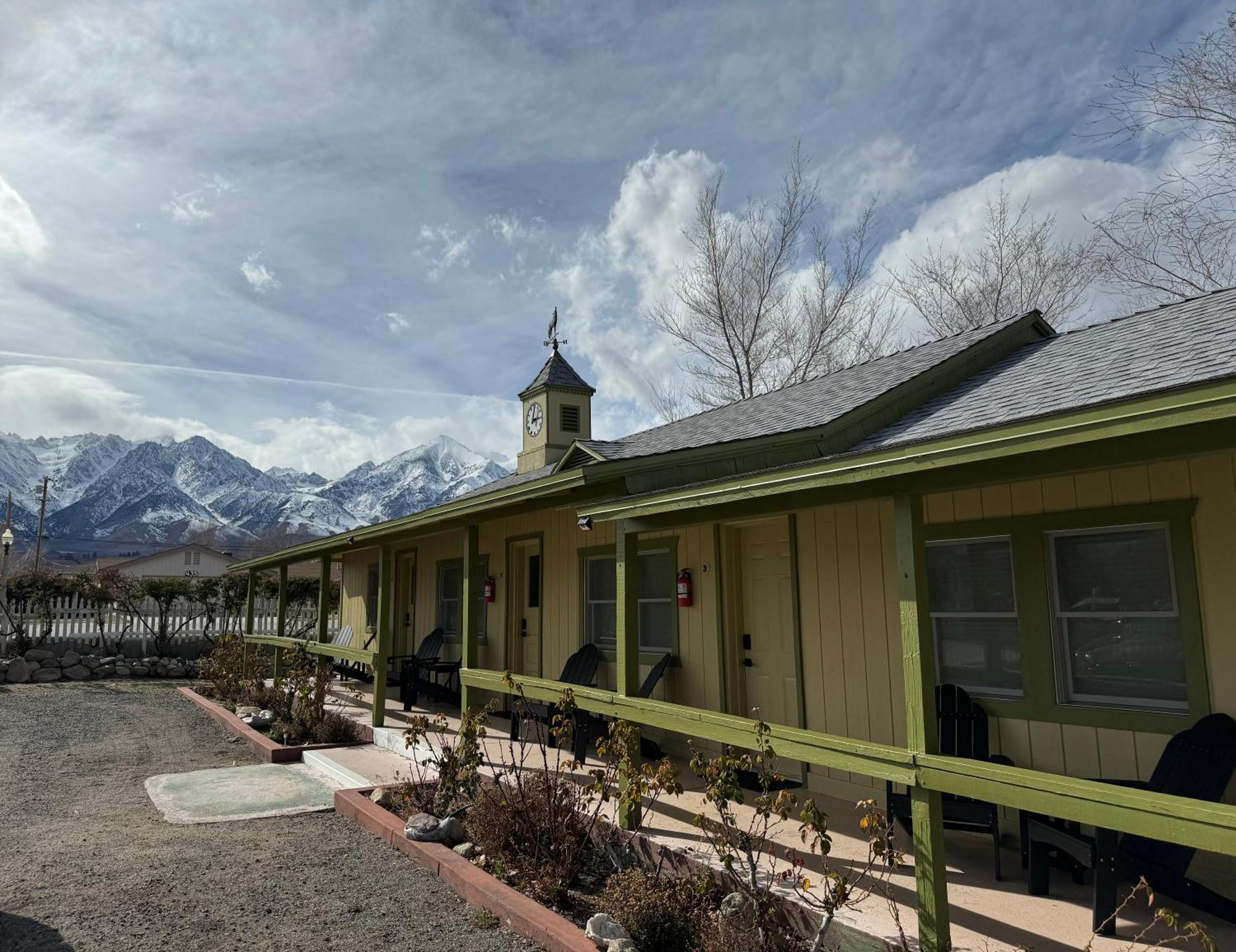 Eastern Sierra Motor Lodge Индипендънс Екстериор снимка
